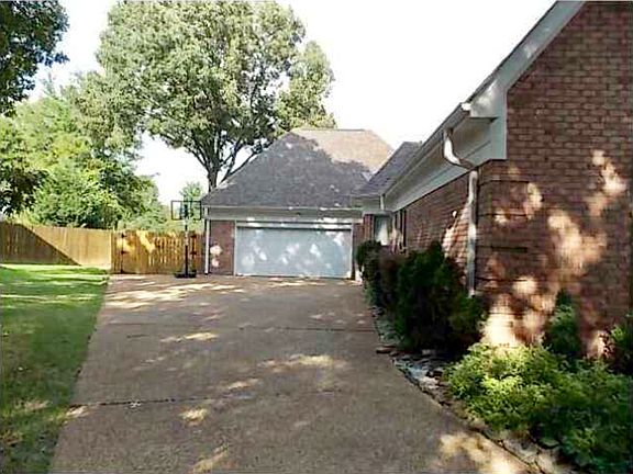 Two car garage w add parking