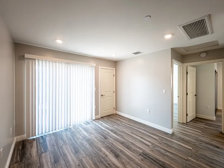 5258 Denny Ave — Photo 6