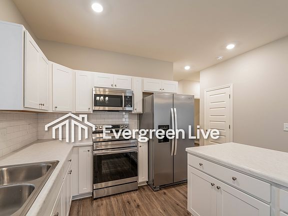 4th image of 270 Camellia Ln