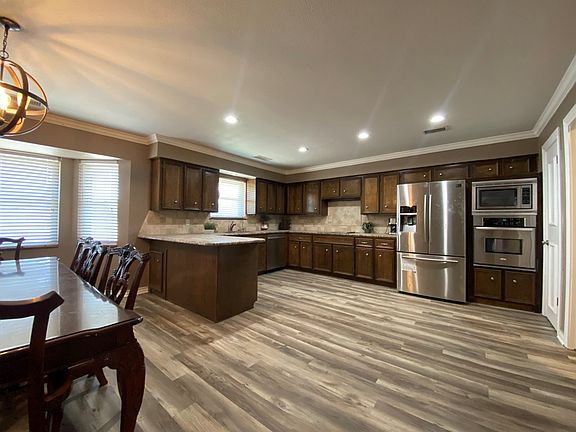 5th image of 3212 Reo Dr