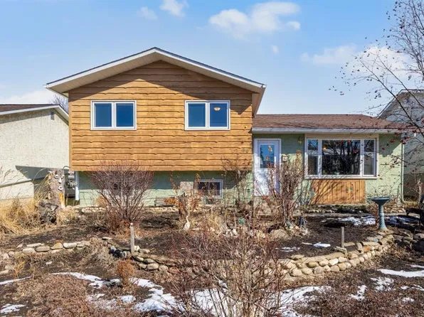 36 S Alpine Cres SE, Airdrie, AB T4B 1K8