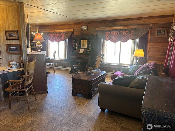 2nd image of 3801 Rd E NE