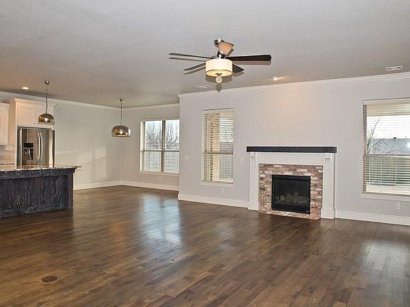3rd image of 912 NE 20th Pl