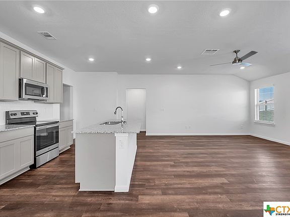 3rd image of 102 Oregon Trl