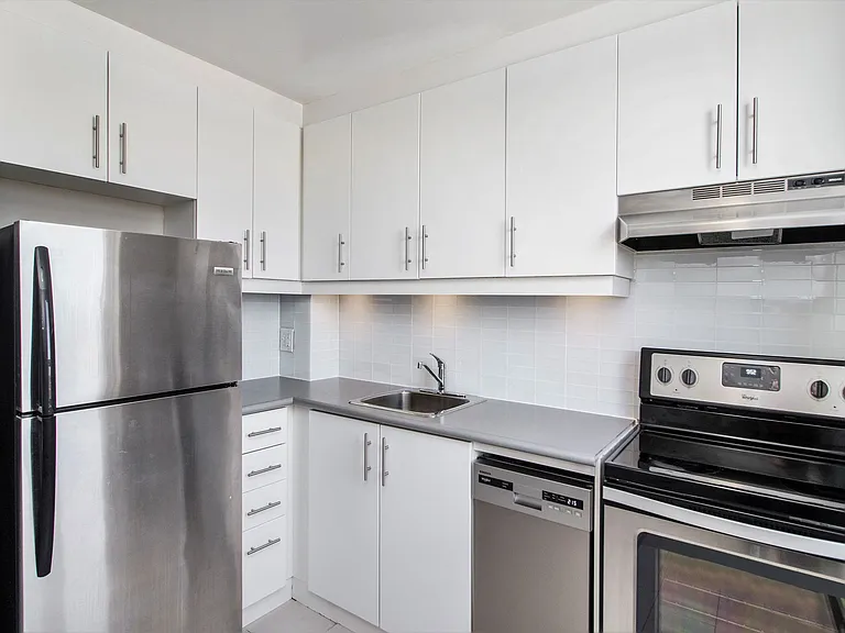 2861 Baycrest Dr — Photo 17