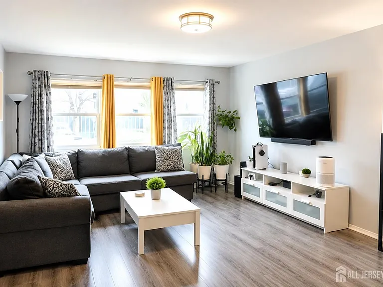 24 Woodedge Ave #4 — Photo 1