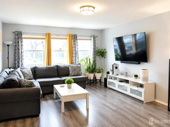 24 Woodedge Ave APT 4, Edison, NJ 08817
