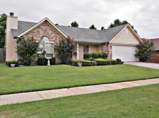 704 J St, Barling, AR 72923