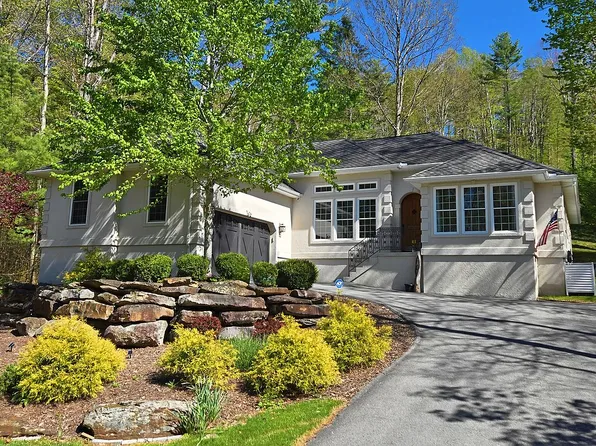 122 Phillip Pl, Daniels, WV 25832
