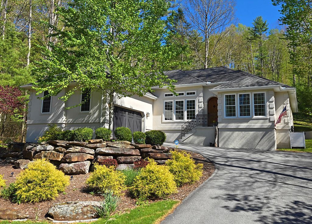 122 Phillip Pl - Property Image