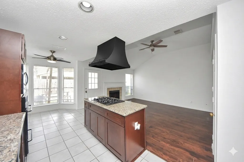 4 bed, 1972 sqft, $2,000 — Photo 4
