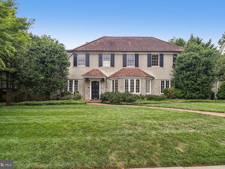1st image of 2920 44th Pl NW