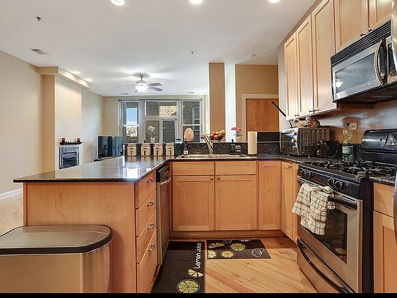 3rd image of 3113 W Lawrence Ave #D32