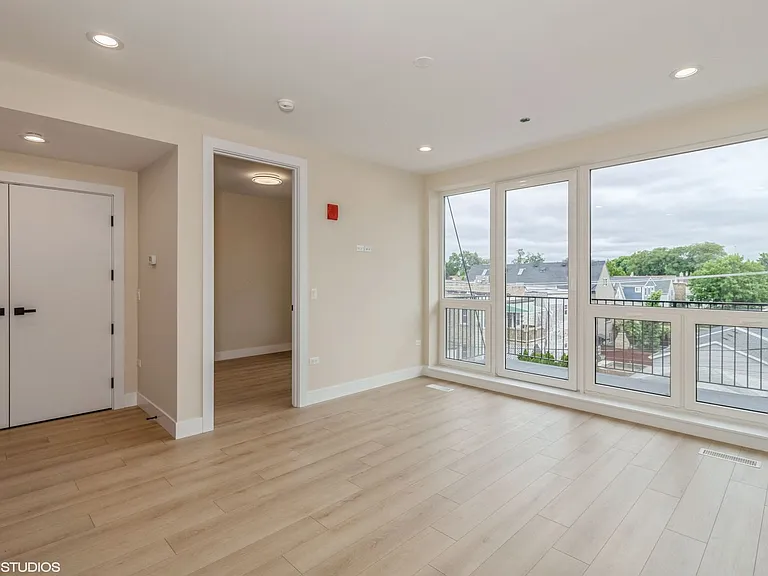 3043 W Irving Park Rd #305 — Photo 5