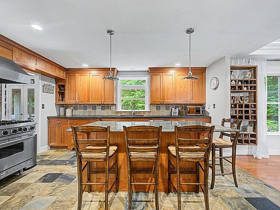5th image of 4 Dicarlo Rd