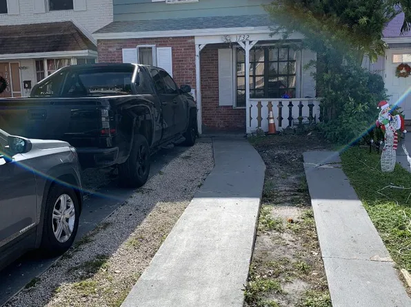 1732 W 72nd St, Hialeah, FL 33014