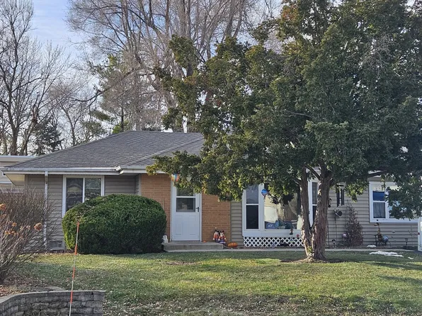 62 Ridge Ct, Lindenhurst, IL 60046