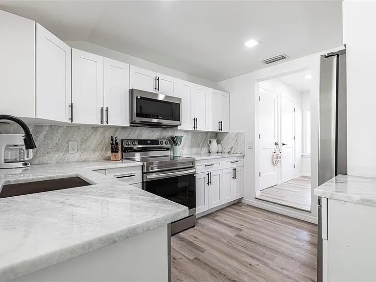 640 Broadway St — Photo 7