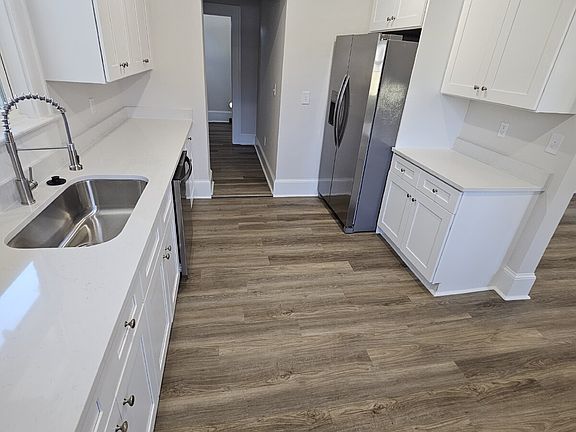 4th image of 3614 Phillips St