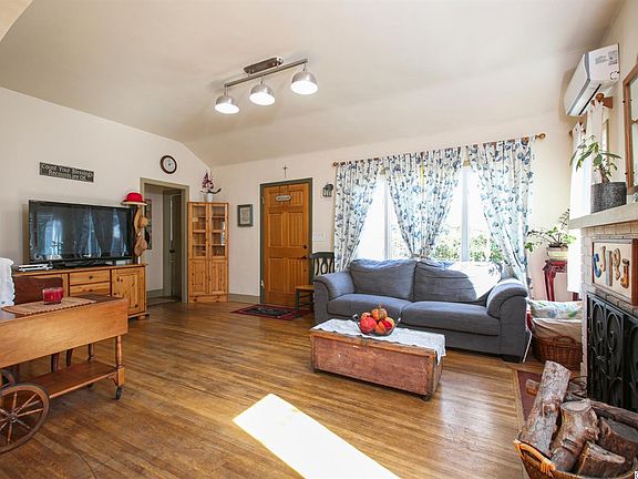 3rd image of 411 Elvina Dr