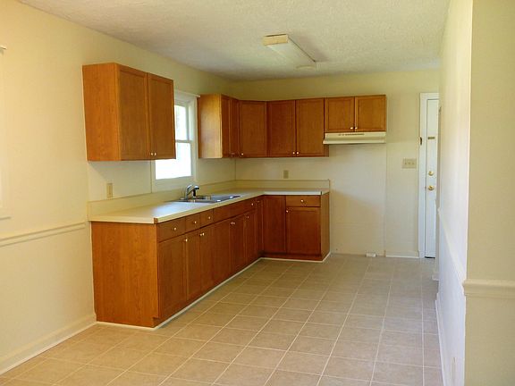 Roomy Kitchen 