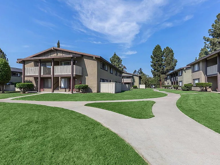 Saddleback Ranch Apartments — Photo 53