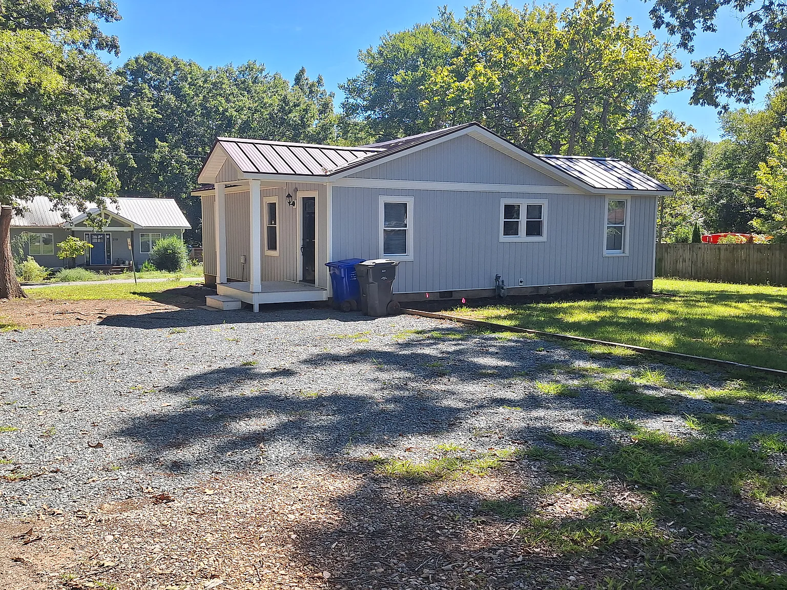 2 bed, 1.5 bath, 881 sqft, $1,450 — Photo 3