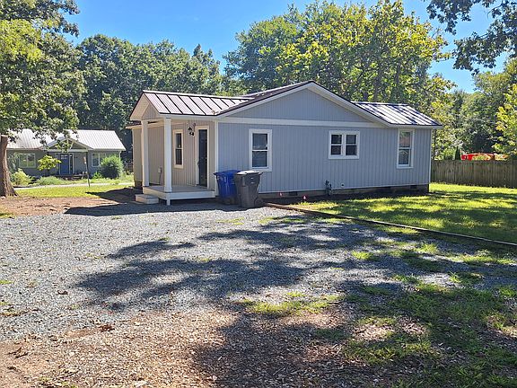 3rd image of 523 Terrell Rd
