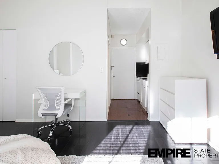 150 W 51st St #2032 — Photo 5