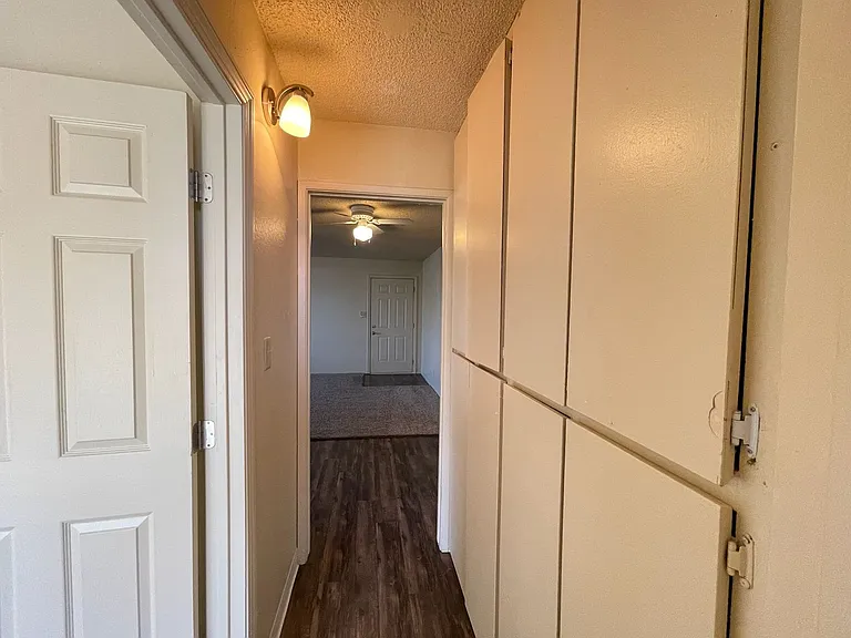 Sharis Apartments — Photo 26