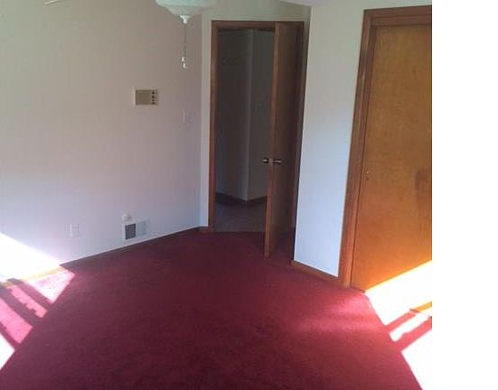 5th image of 90 Greenfield Dr