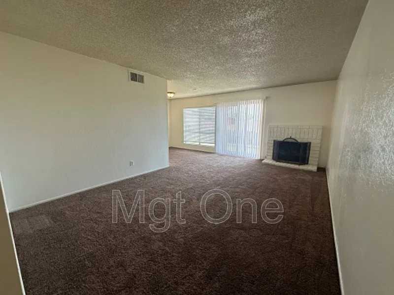 4 bed, 2.0 bath, 1818 sqft, $3,395 — Photo 2