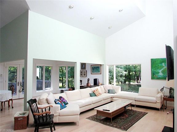 2nd image of 4025 Dogwood Cir