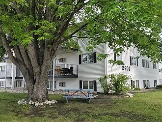 2 bed, 1.0 bath, 800 sqft, $950 — Photo 1
