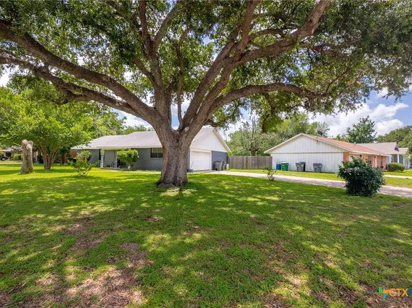 701 Morninglory Ln, Victoria, TX 77904
