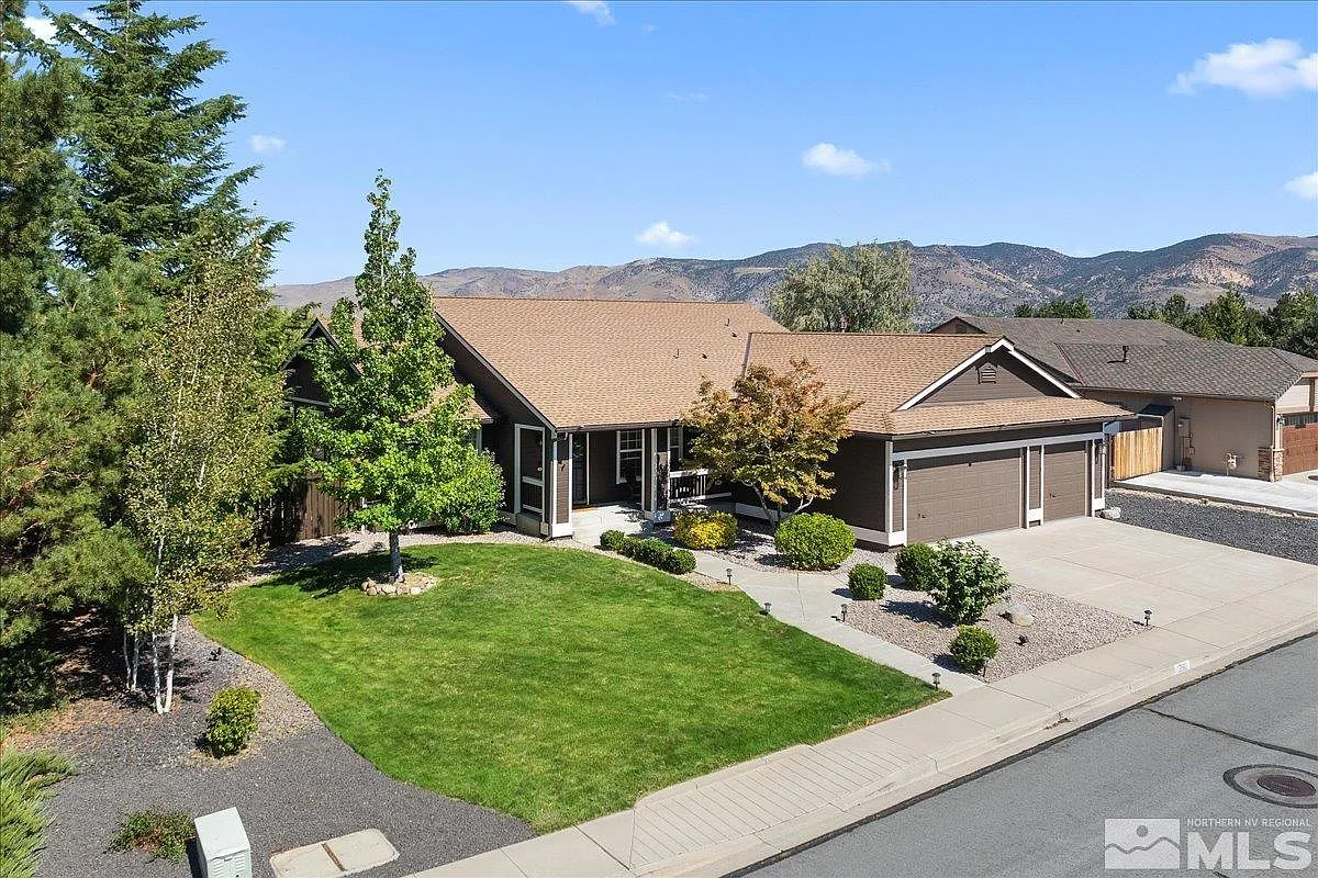 1290 Wisteria Dr photo 1