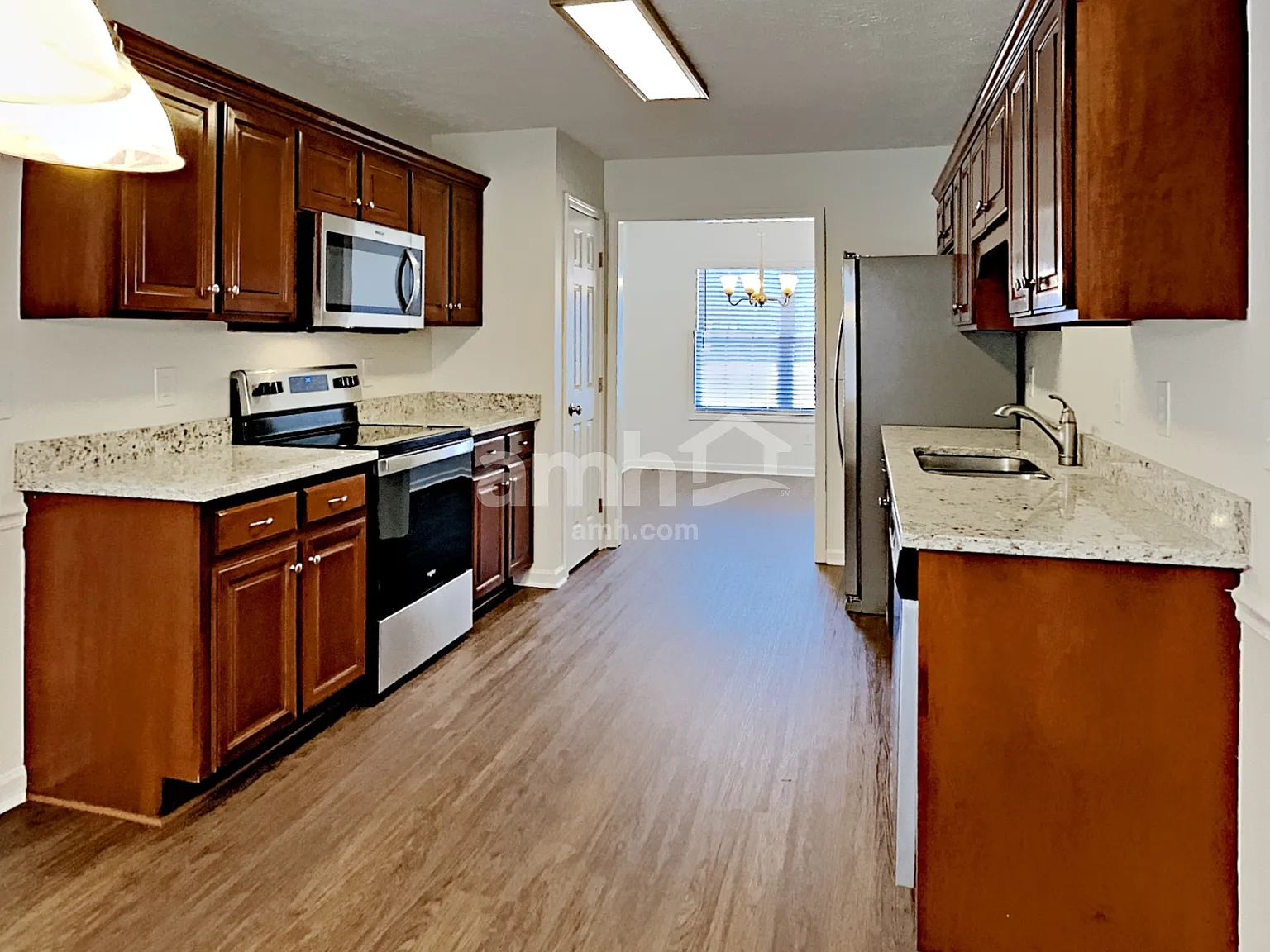 3 bed, 2.0 bath, 1450 sqft, $2,165 — Photo 3