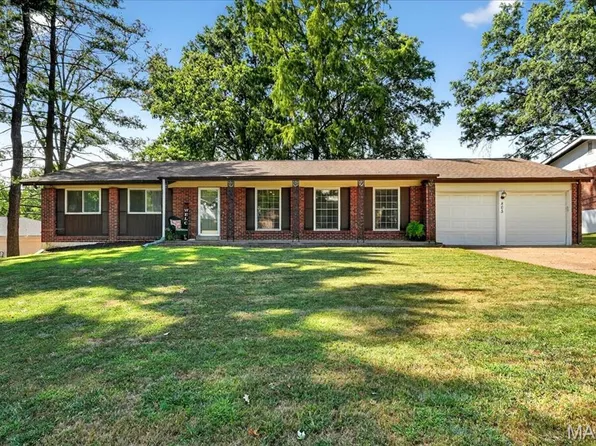 805 Lesparre Dr, Saint Louis, MO 63141