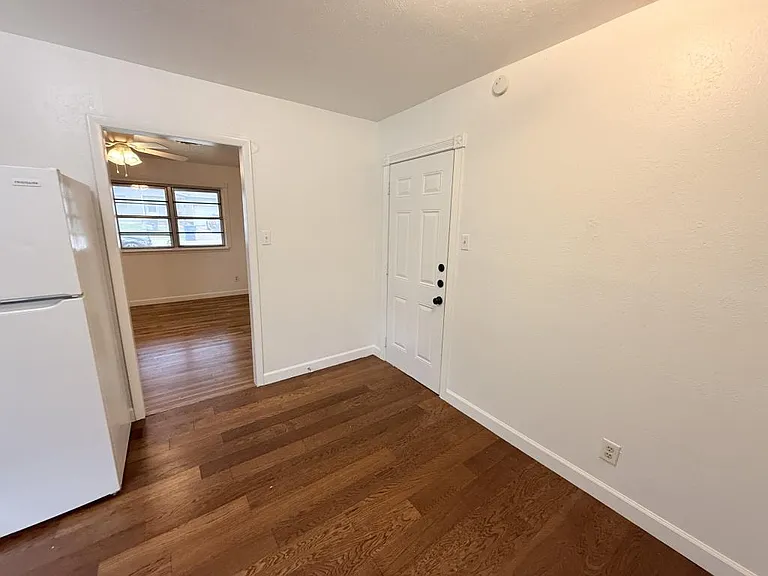 1005 S 11th St — Photo 12