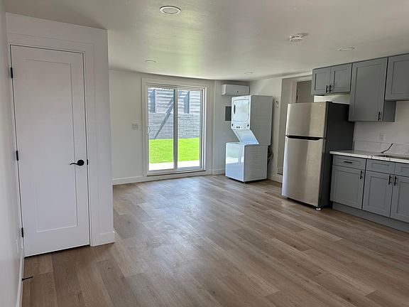 3rd image of 3880 Chippewa Ct #1