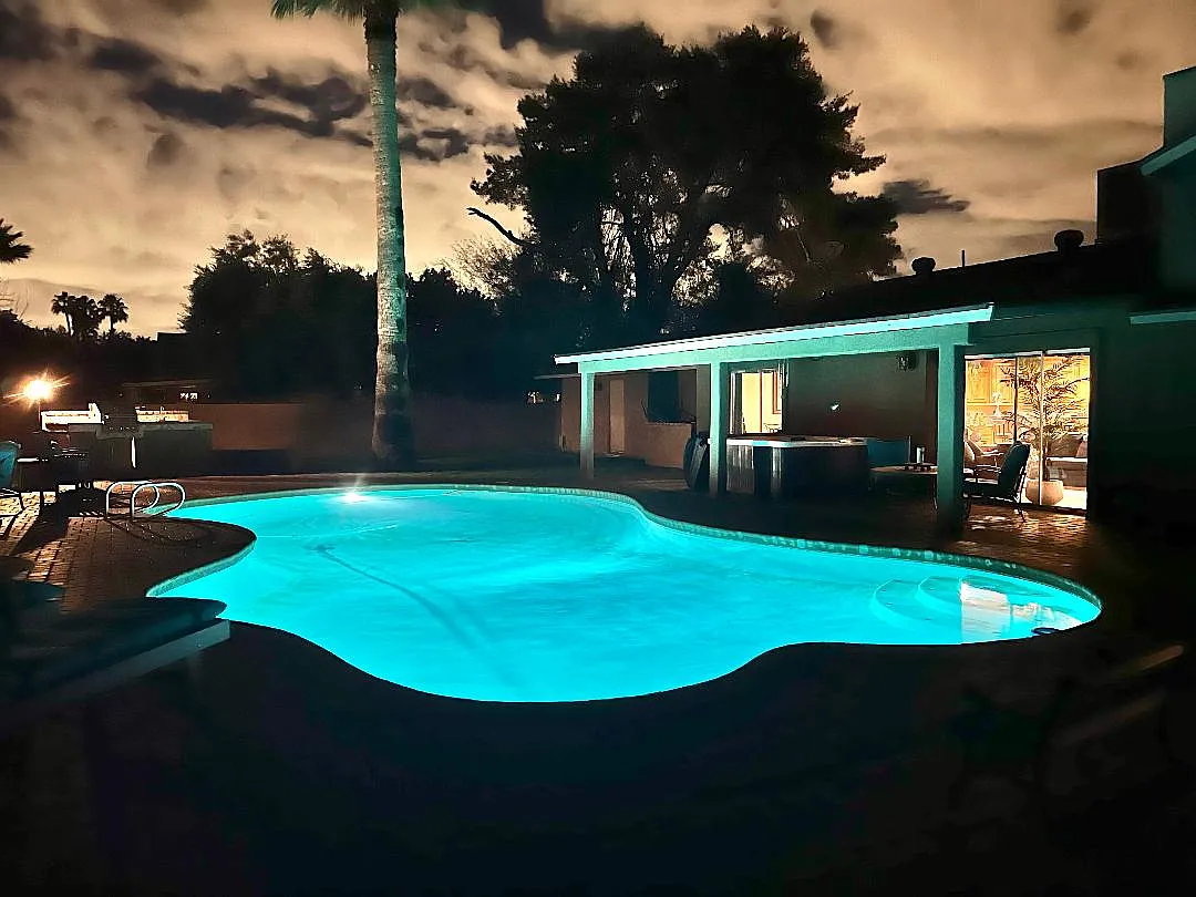 4 bed, 3.5 bath, 2469 sqft, $5,900 — Photo 2