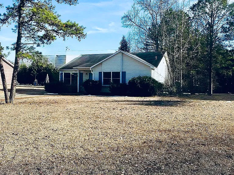 1418 Sharon Dr — Photo 1