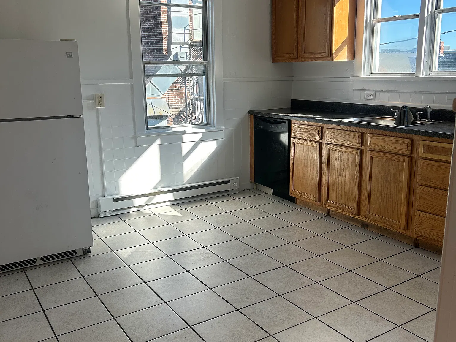 2 bed, 900 sqft, $1,600 — Photo 3