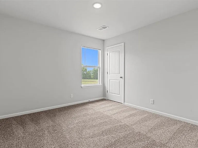 740 Connor St — Photo 11