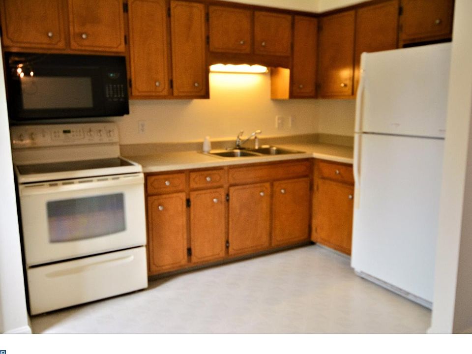 2nd image of 305 S Spinnaker Ln