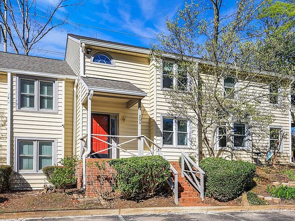 2nd image of 205 Oak Hollow Ct