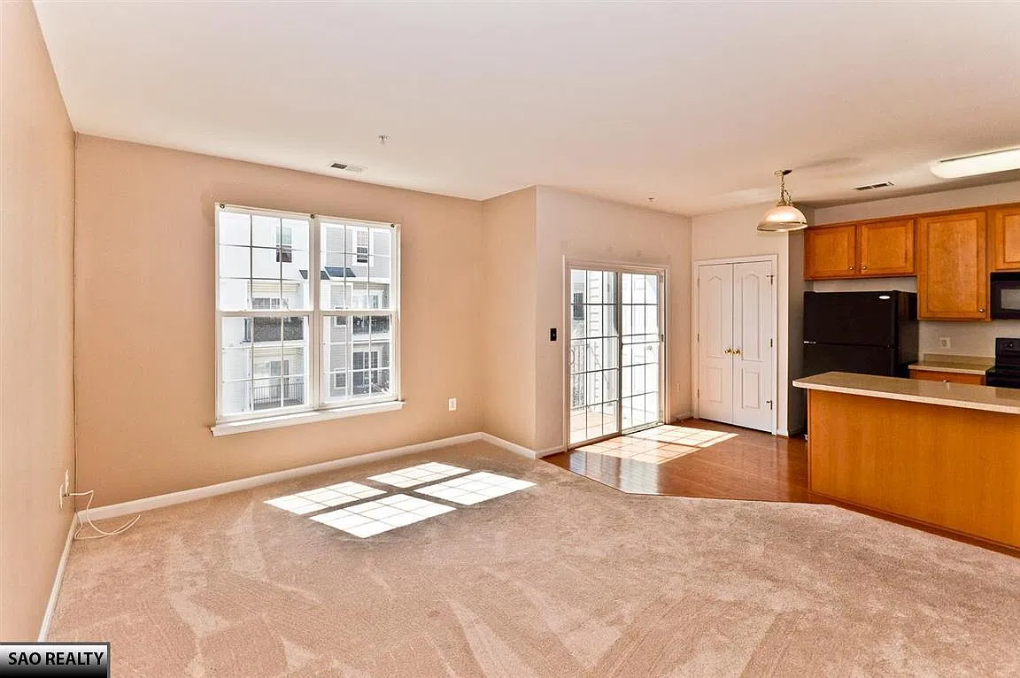 3 bed, 2.5 bath, 2087 sqft, $2,995 — Photo 3