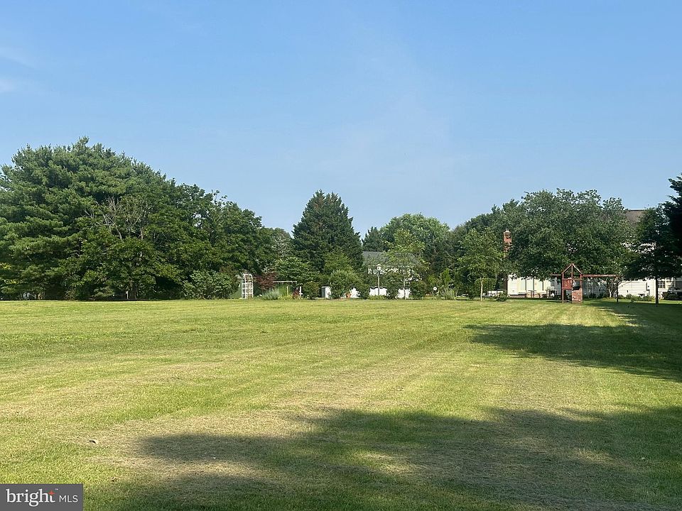 2nd image of 209 River Rd