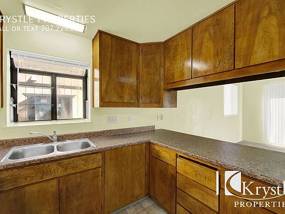 5th image of 256 Frisbie St