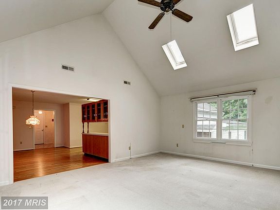 4th image of 7750 Country Club Ln